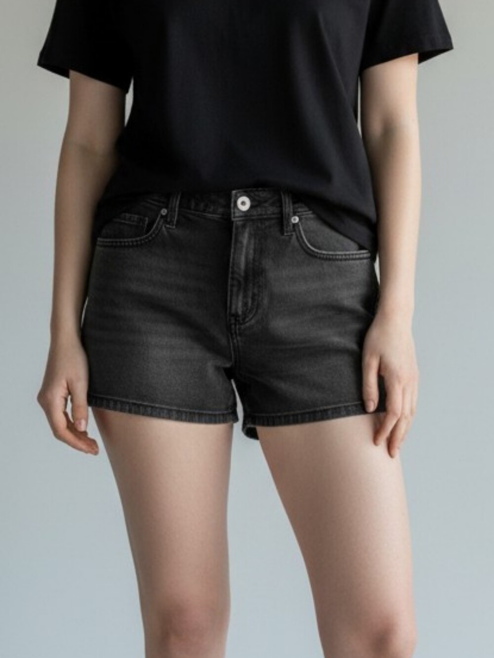 Hollister Women's High-Rise Black Denim Shorts Size 31